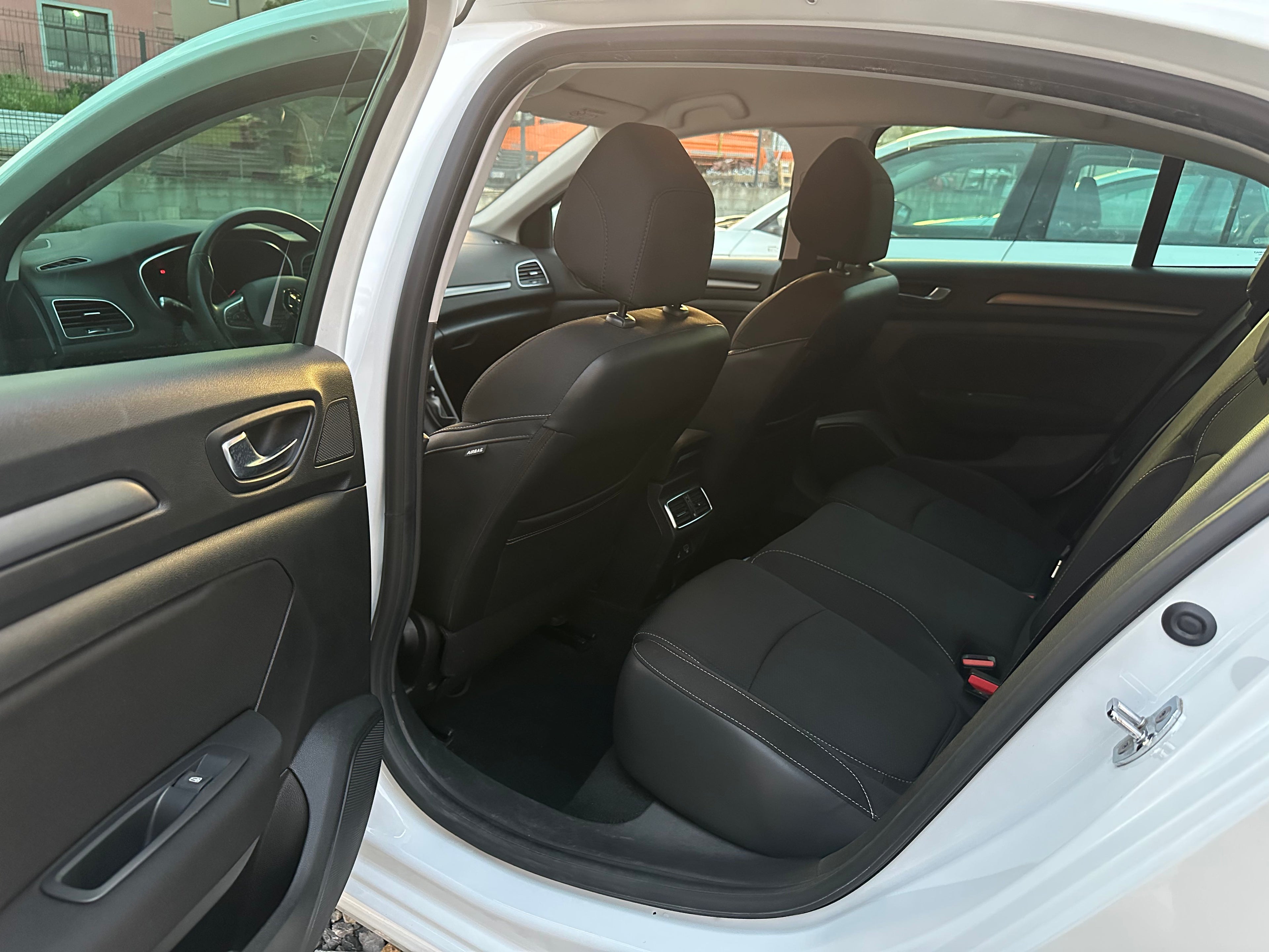 MEGANE GRANDCOUPE INTENS BLUE DCI 115 162.000km